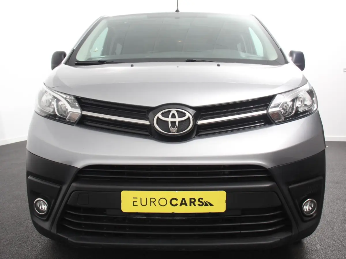 1.5 D-4D Cool Comfort Lang 9 Persoons Stoelverwarming Cruise Control Parkeersensoren DAB Bluetooth Airco
