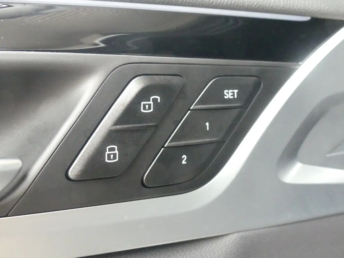 Executive 80 kWh | SOH 98% | PANORAMADAK | ADAPTIVE CRUISE | DODEHOEKDETECTIE | CAMERA | STOELVERWARMING | ELEKTRISCHE ACHTERKLEP | ELEKTRISCH VERSTELB STOEL MET GEHEUGEN | PARKEERSENSOREN V