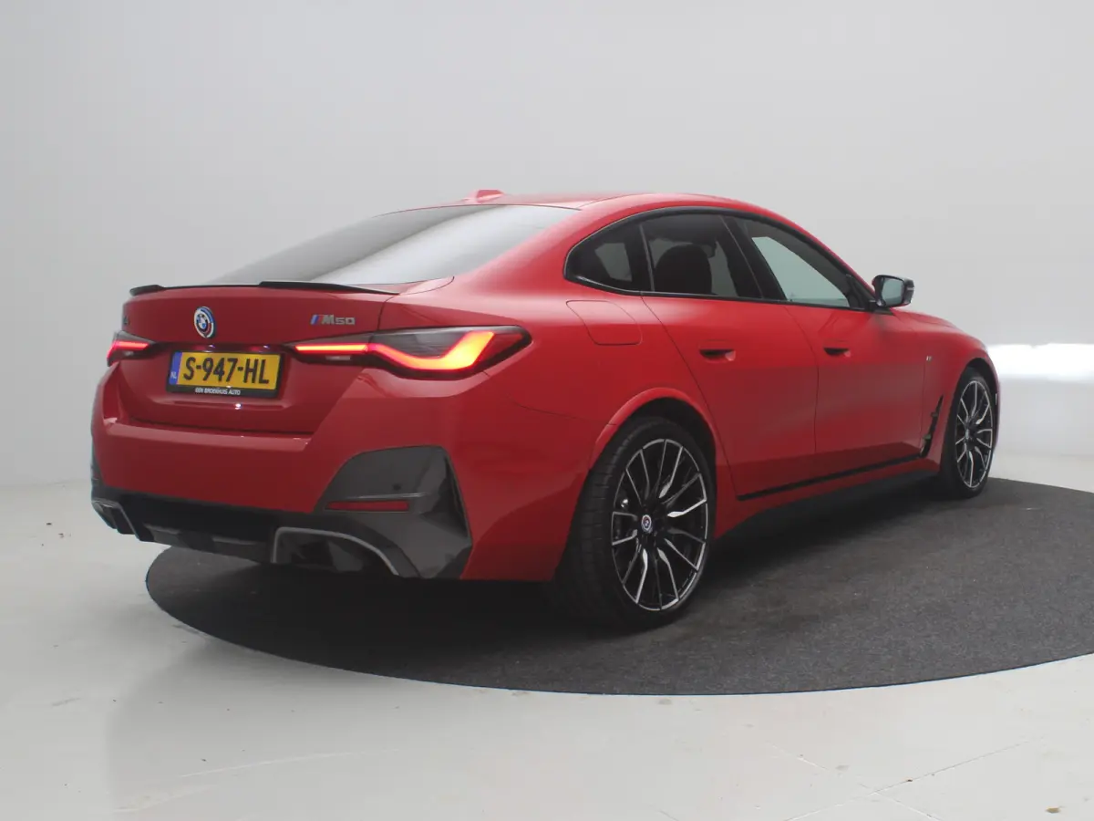 M50 High Executive 84 kWh / AWD / 544PK / 450 km WLTP / Warmtepomp / 3 Fase laden / M-Performance pakket / Harman Kardon / Full Option / Historie aanwezig /