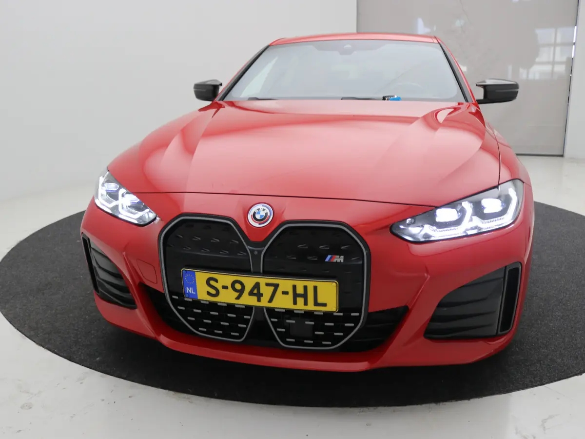 M50 High Executive 84 kWh / AWD / 544PK / 450 km WLTP / Warmtepomp / 3 Fase laden / M-Performance pakket / Harman Kardon / Full Option / Historie aanwezig /