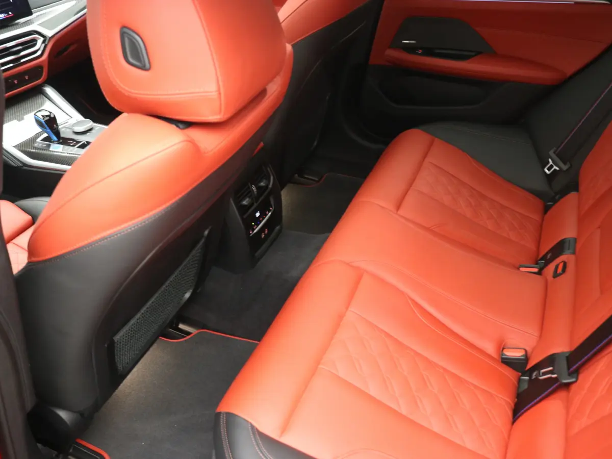 M50 High Executive 84 kWh / AWD / 544PK / 450 km WLTP / Warmtepomp / 3 Fase laden / M-Performance pakket / Harman Kardon / Full Option / Historie aanwezig /