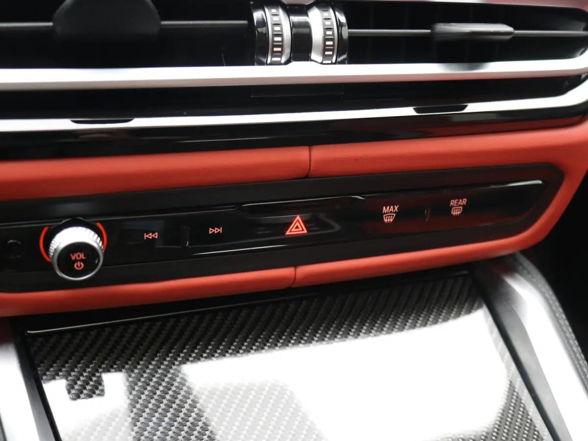M50 High Executive 84 kWh / AWD / 544PK / 450 km WLTP / Warmtepomp / 3 Fase laden / M-Performance pakket / Harman Kardon / Full Option / Historie aanwezig /