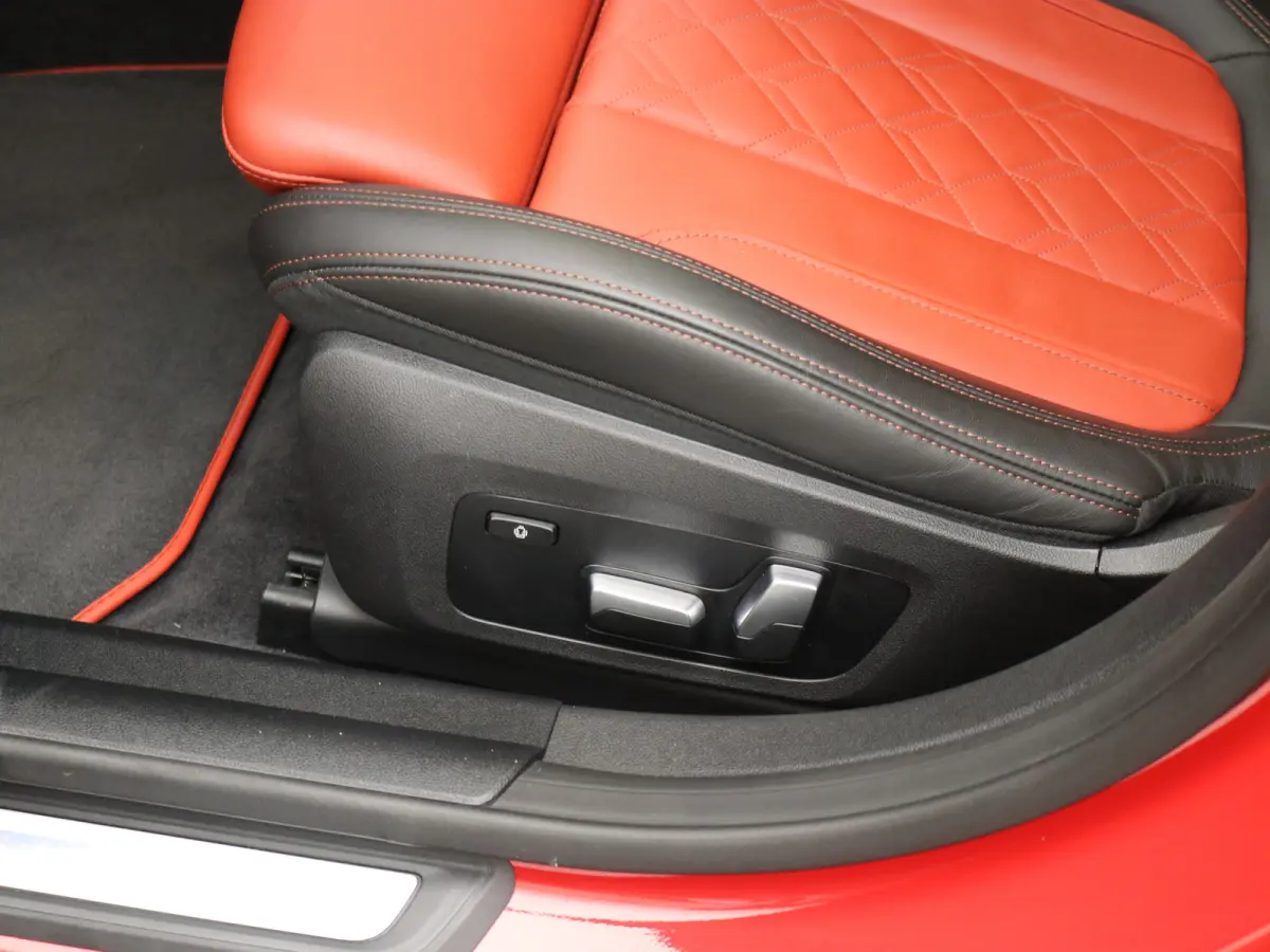 M50 High Executive 84 kWh / AWD / 544PK / 450 km WLTP / Warmtepomp / 3 Fase laden / M-Performance pakket / Harman Kardon / Full Option / Historie aanwezig /