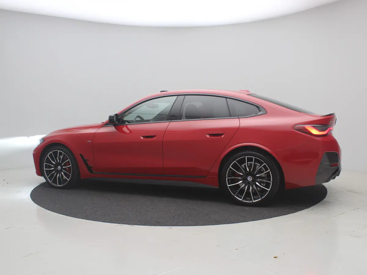M50 High Executive 84 kWh / AWD / 544PK / 450 km WLTP / Warmtepomp / 3 Fase laden / M-Performance pakket / Harman Kardon / Full Option / Historie aanwezig /
