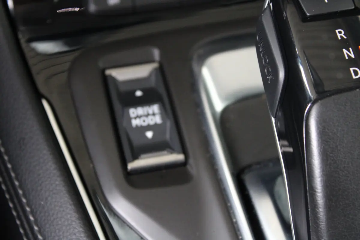 1.6 Turbo Hybrid Elegance | Alcantara bekleding | Afneembare trekhaak | Adaptieve cruise control |