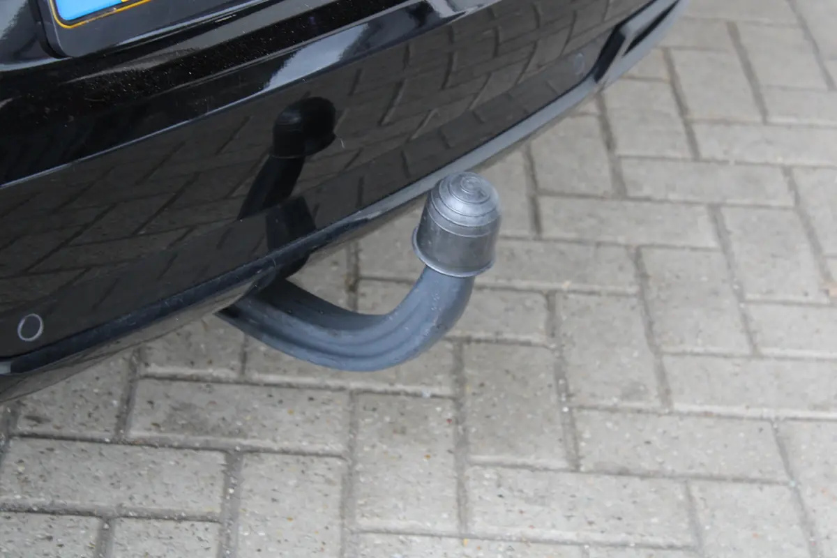 1.6 Turbo Hybrid Elegance | Alcantara bekleding | Afneembare trekhaak | Adaptieve cruise control |