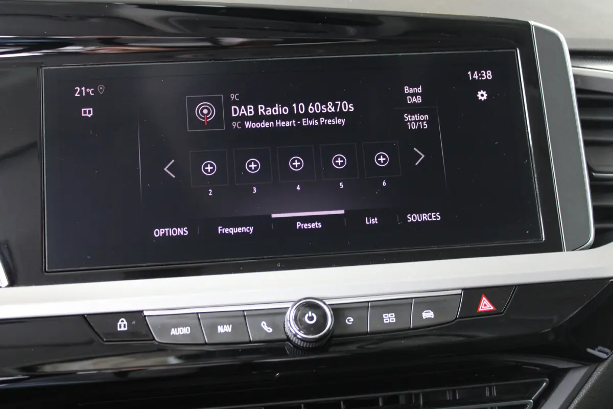 1.6 Turbo Hybrid Elegance | Alcantara bekleding | Afneembare trekhaak | Adaptieve cruise control |