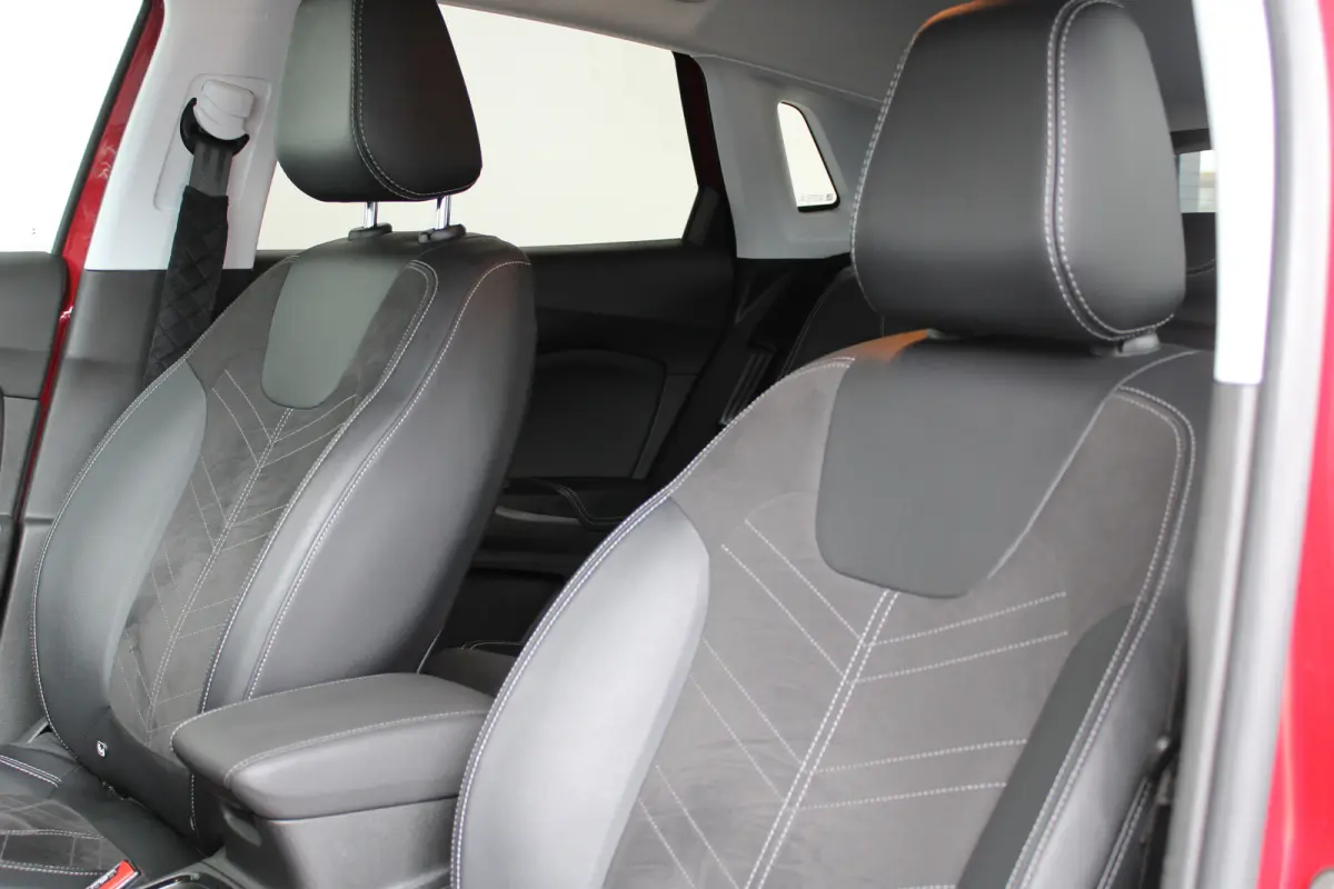 1.6 Turbo Hybrid Elegance | Alcantara bekleding | Afneembare trekhaak | Adaptieve cruise control |