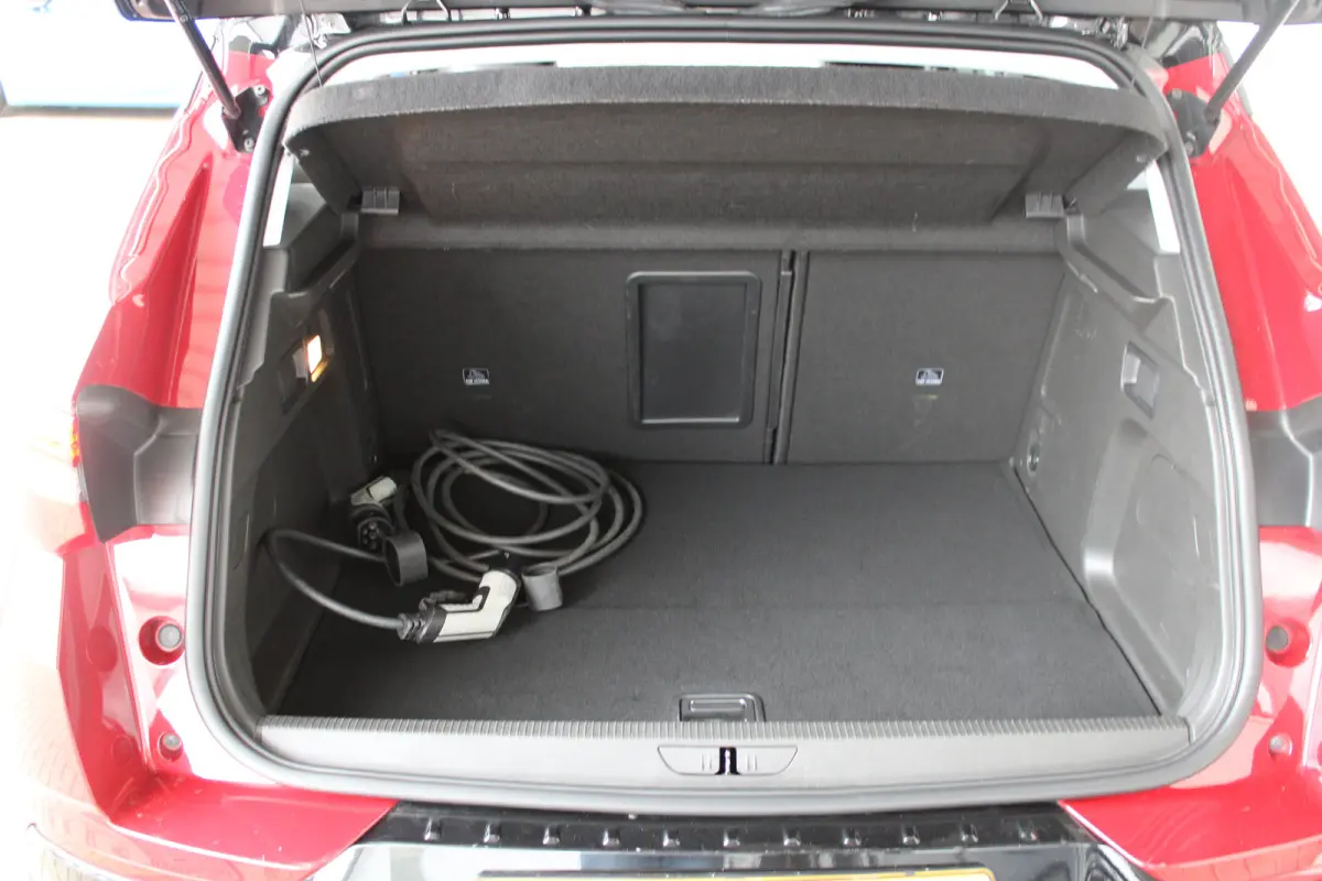 1.6 Turbo Hybrid Elegance | Alcantara bekleding | Afneembare trekhaak | Adaptieve cruise control |