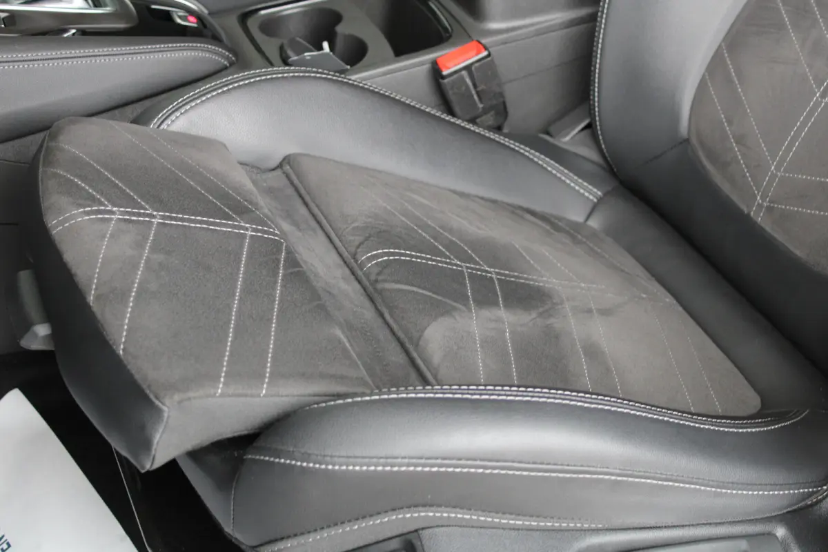 1.6 Turbo Hybrid Elegance | Alcantara bekleding | Afneembare trekhaak | Adaptieve cruise control |