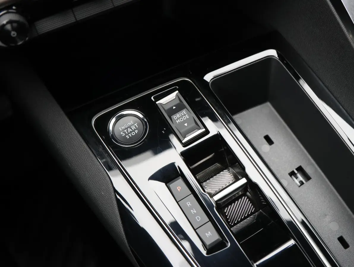 1.2 145pk Hybrid Allure Pack Business 7-persoons | 3 stoelen achterin | Navigatie | Camera | Apple Carplay en Android Auto |