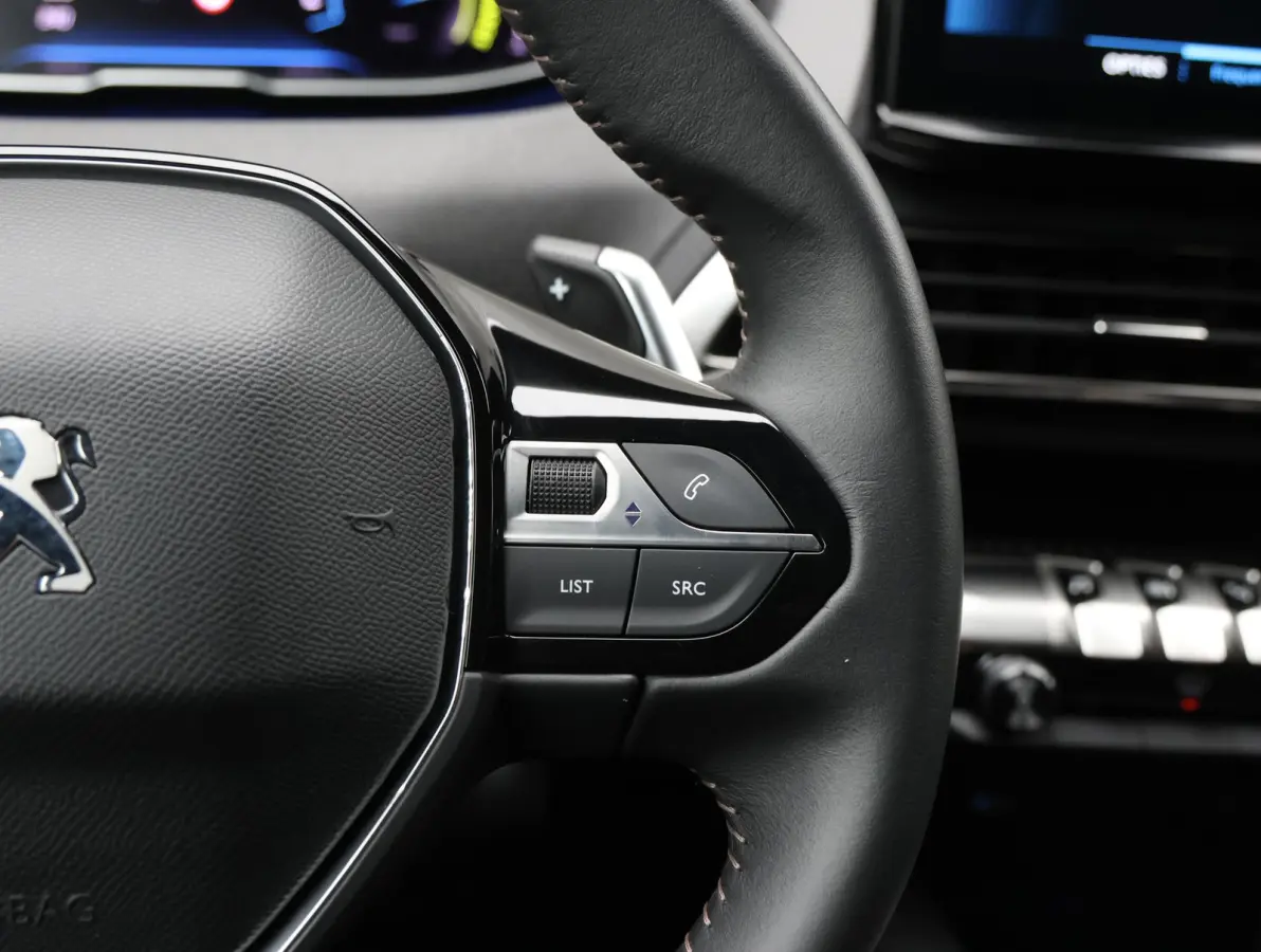 1.2 145pk Hybrid Allure Pack Business 7-persoons | 3 stoelen achterin | Navigatie | Camera | Apple Carplay en Android Auto |