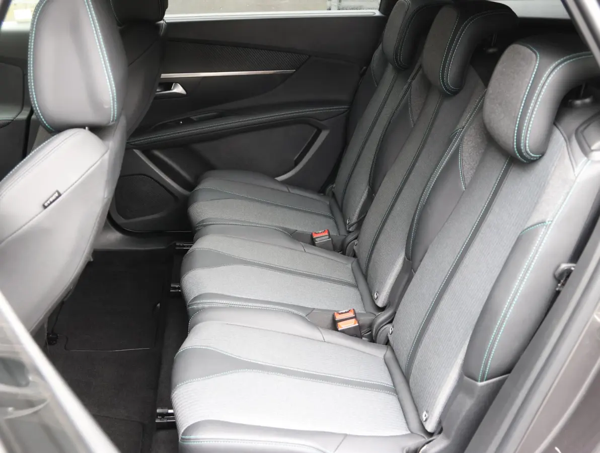 1.2 145pk Hybrid Allure Pack Business 7-persoons | 3 stoelen achterin | Navigatie | Camera | Apple Carplay en Android Auto |