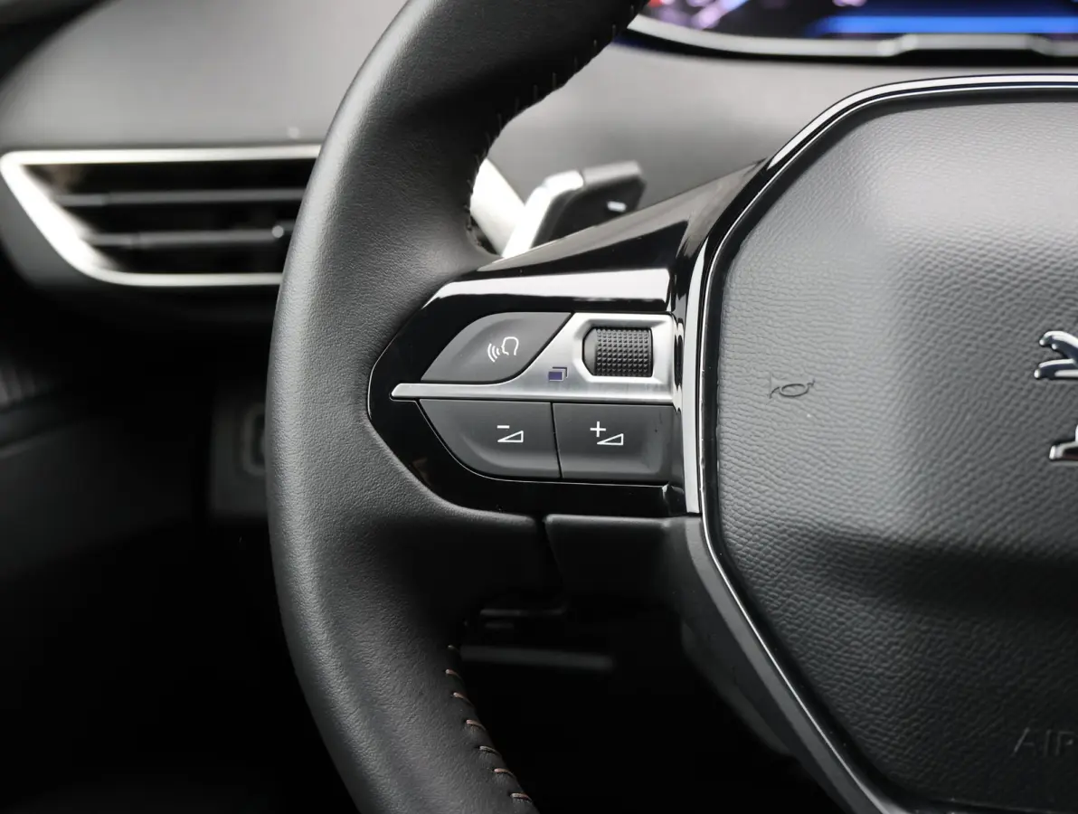 1.2 145pk Hybrid Allure Pack Business 7-persoons | 3 stoelen achterin | Navigatie | Camera | Apple Carplay en Android Auto |