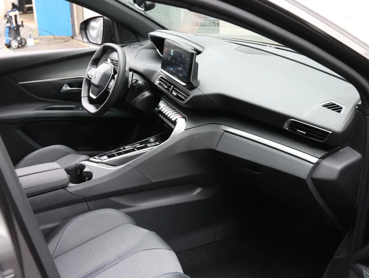 1.2 145pk Hybrid Allure Pack Business 7-persoons | 3 stoelen achterin | Navigatie | Camera | Apple Carplay en Android Auto |