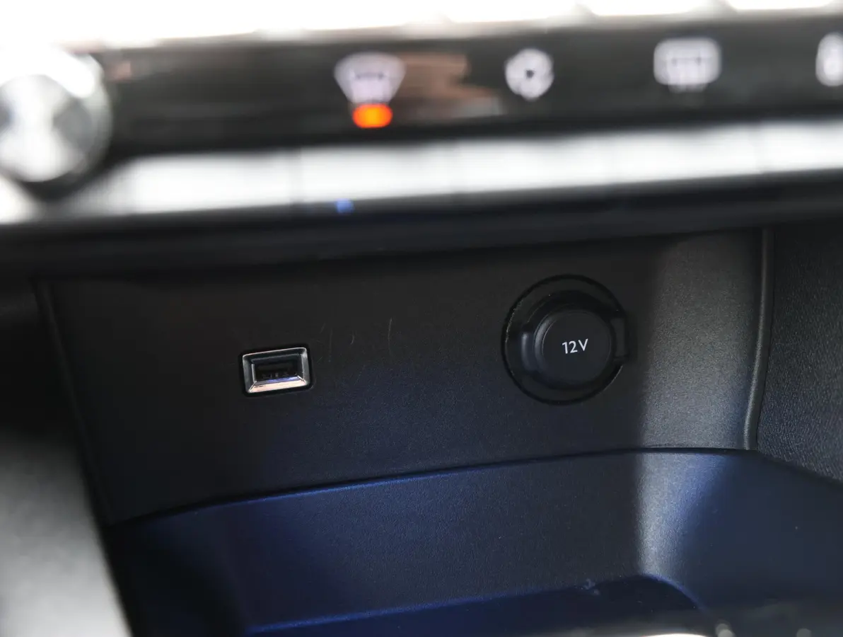1.2 145pk Hybrid Allure Pack Business 7-persoons | 3 stoelen achterin | Navigatie | Camera | Apple Carplay en Android Auto |