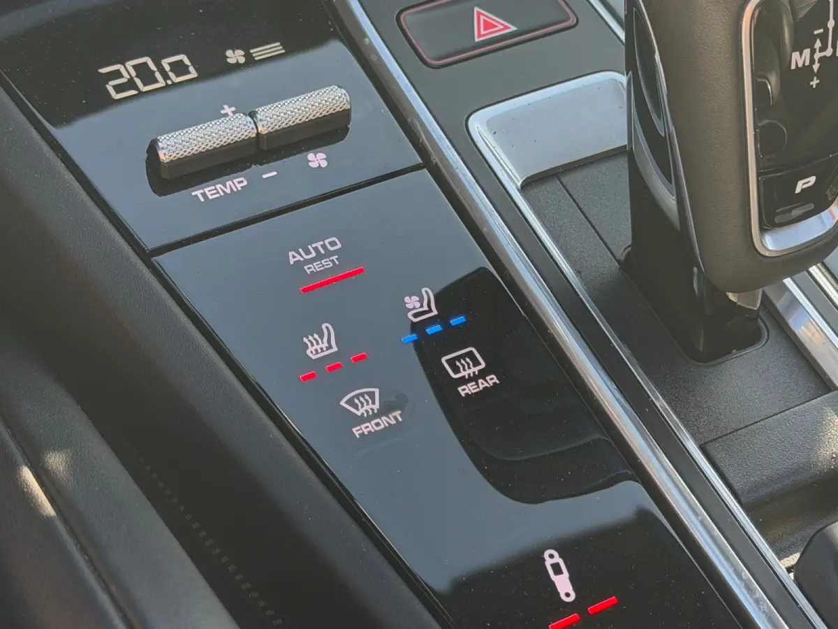 3.0 E-Hybrid Sport Design- Sport Chrono, Alcantara Afwerking, Stoelventilatie, 360 Camera, Acc Cruise