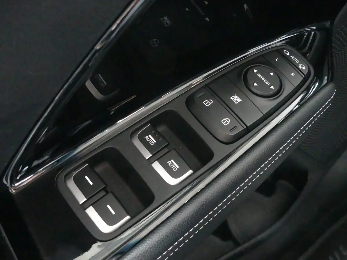DynamicLine 64 kWh | SOH 92% | ADAPTIVE CRUISE | CAMERA | PARKEERSENSOREN | NAVI | LMV 17" | APPLE CARPLAY / ANDROID AUTO |