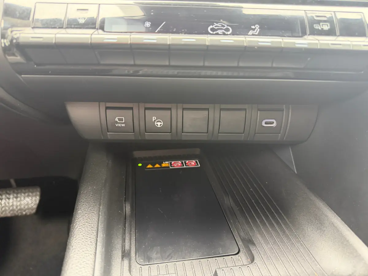1.8 Hybrid 140 First Edition- 360 Camera, Park Pilot, Park Assist, Carplay, Android Auto
