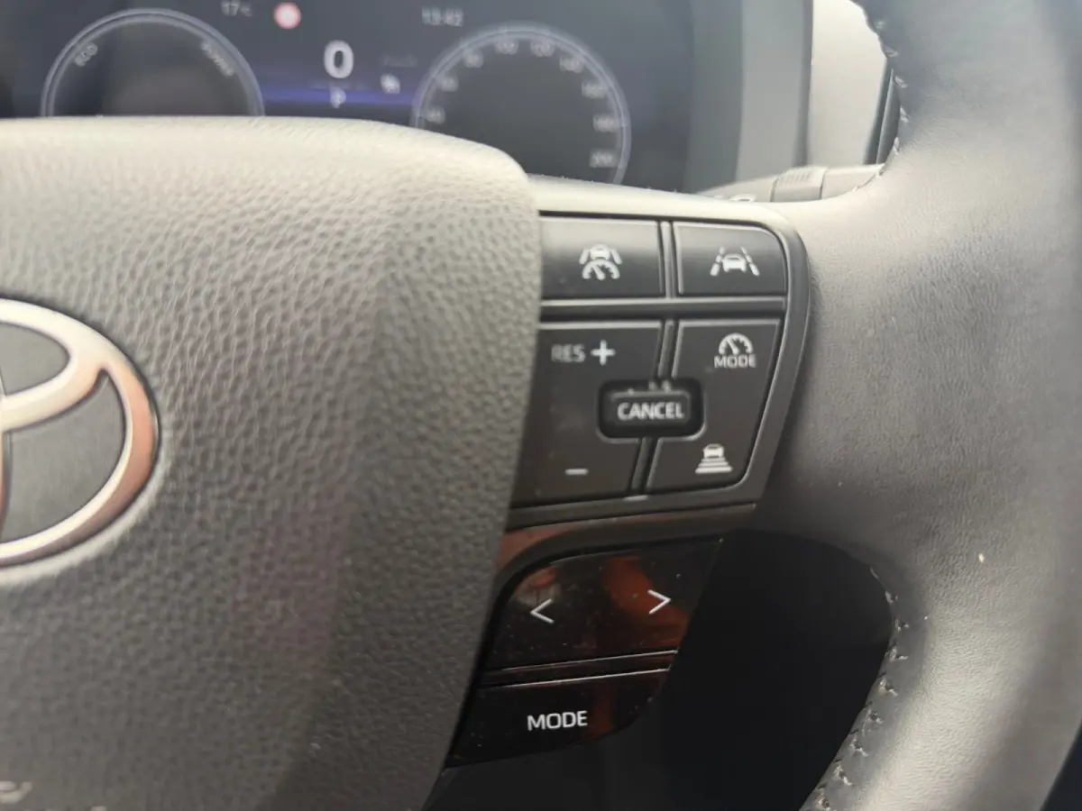 1.8 Hybrid 140 First Edition- 360 Camera, Park Pilot, Park Assist, Carplay, Android Auto