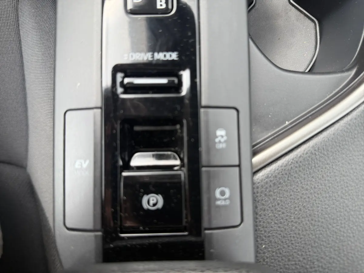1.8 Hybrid 140 First Edition- 360 Camera, Park Pilot, Park Assist, Carplay, Android Auto