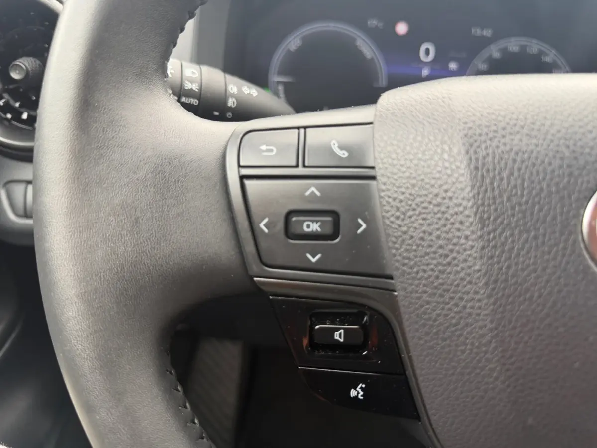 1.8 Hybrid 140 First Edition- 360 Camera, Park Pilot, Park Assist, Carplay, Android Auto