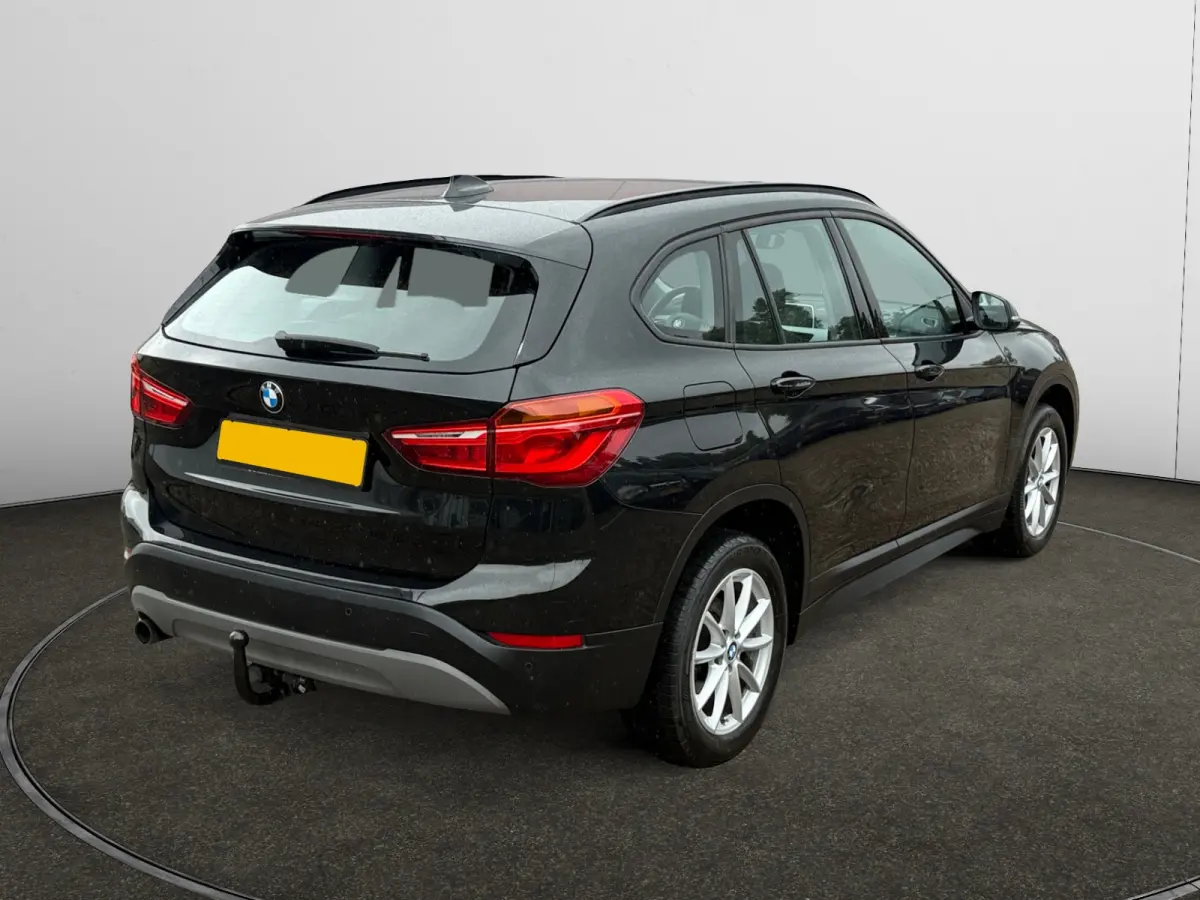 sDrive18i High Executive Aut- Lane Assist, Park Assist, Trekhaak, Xenon Led, Privacy Glass