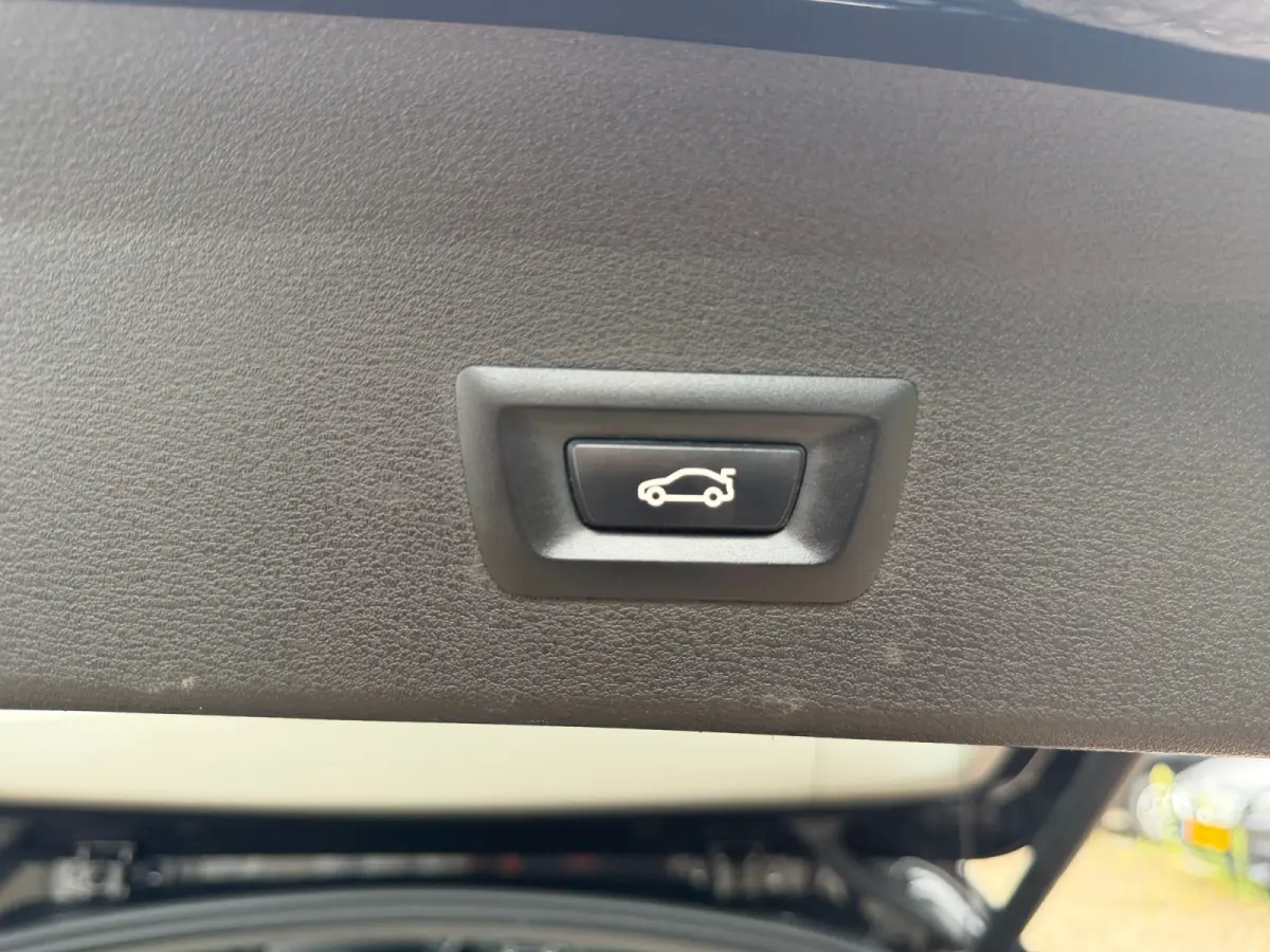 sDrive18i High Executive Aut- Lane Assist, Park Assist, Trekhaak, Xenon Led, Privacy Glass