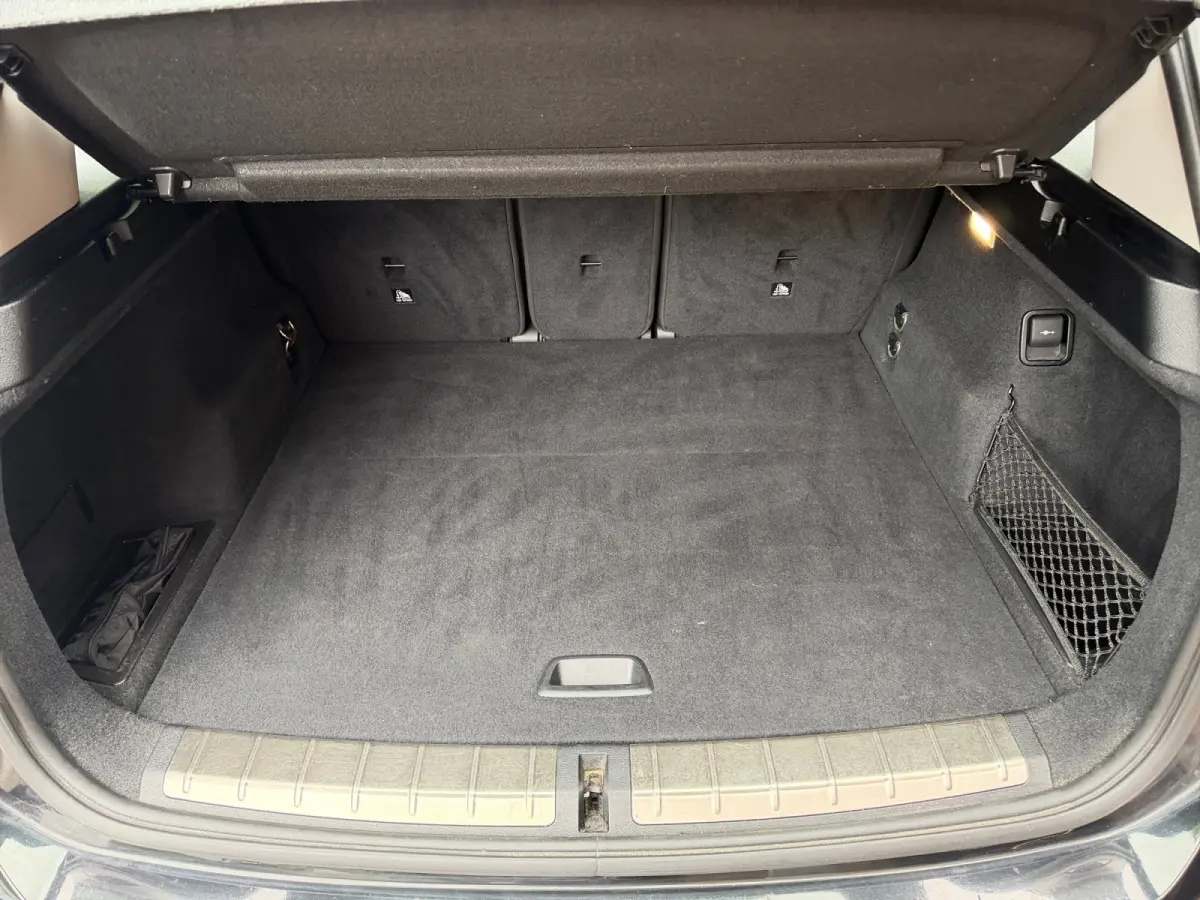sDrive18i High Executive Aut- Lane Assist, Park Assist, Trekhaak, Xenon Led, Privacy Glass