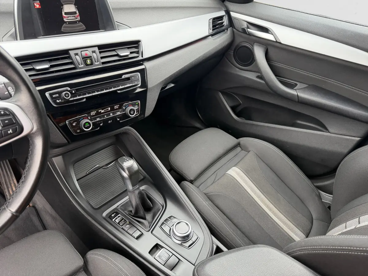 sDrive18i High Executive Aut- Lane Assist, Park Assist, Trekhaak, Xenon Led, Privacy Glass