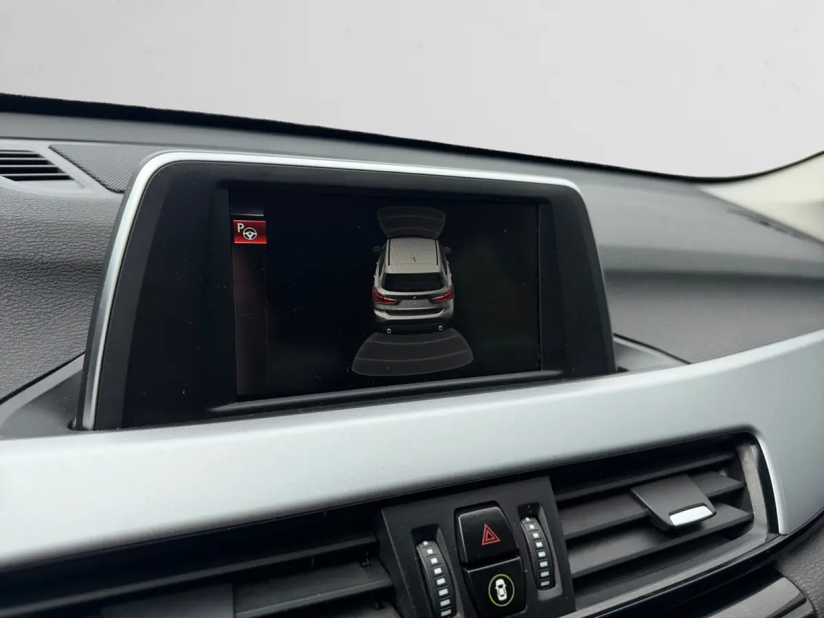 sDrive18i High Executive Aut- Lane Assist, Park Assist, Trekhaak, Xenon Led, Privacy Glass