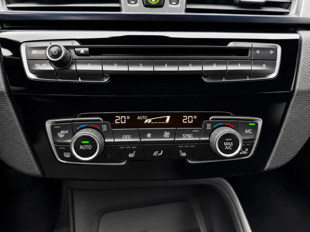 sDrive18i High Executive Aut- Lane Assist, Park Assist, Trekhaak, Xenon Led, Privacy Glass