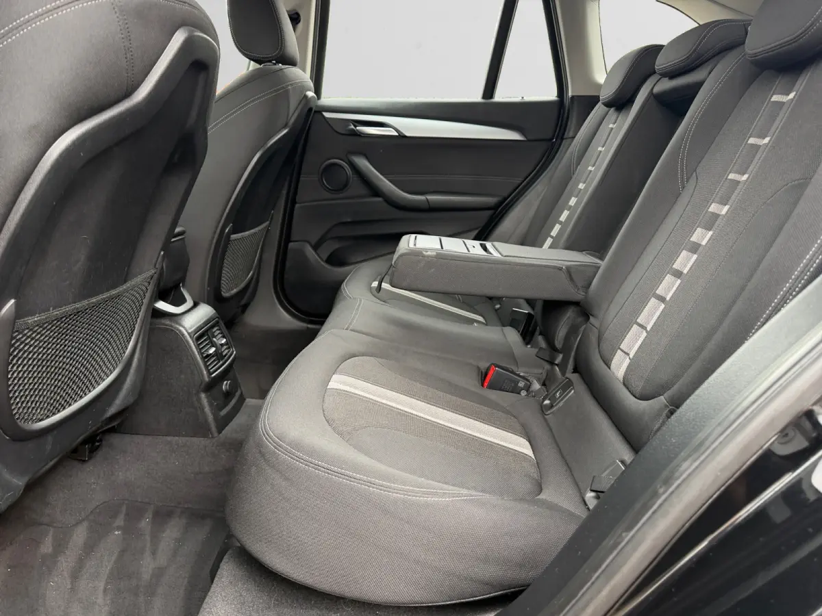 sDrive18i High Executive Aut- Lane Assist, Park Assist, Trekhaak, Xenon Led, Privacy Glass