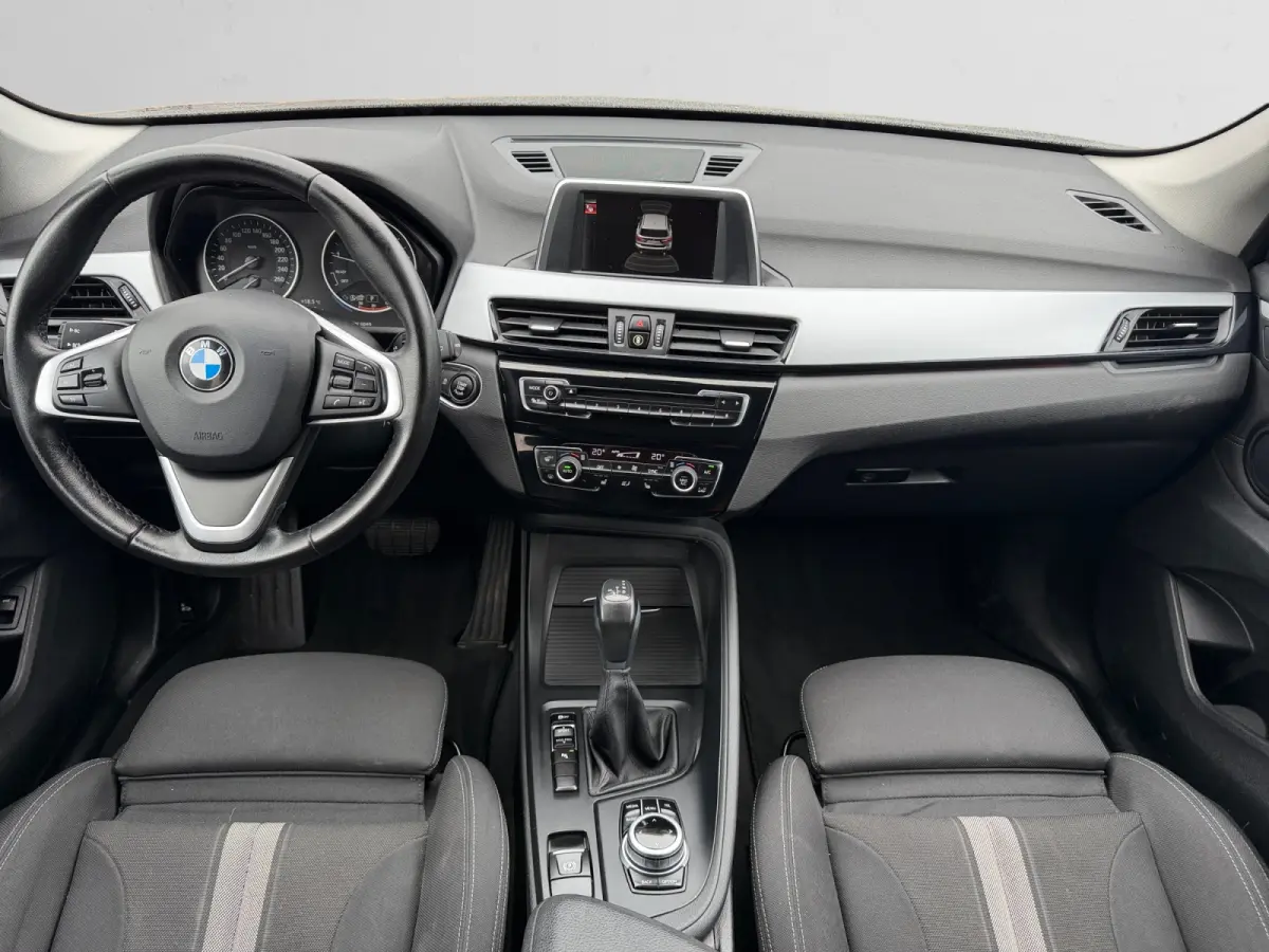 sDrive18i High Executive Aut- Lane Assist, Park Assist, Trekhaak, Xenon Led, Privacy Glass