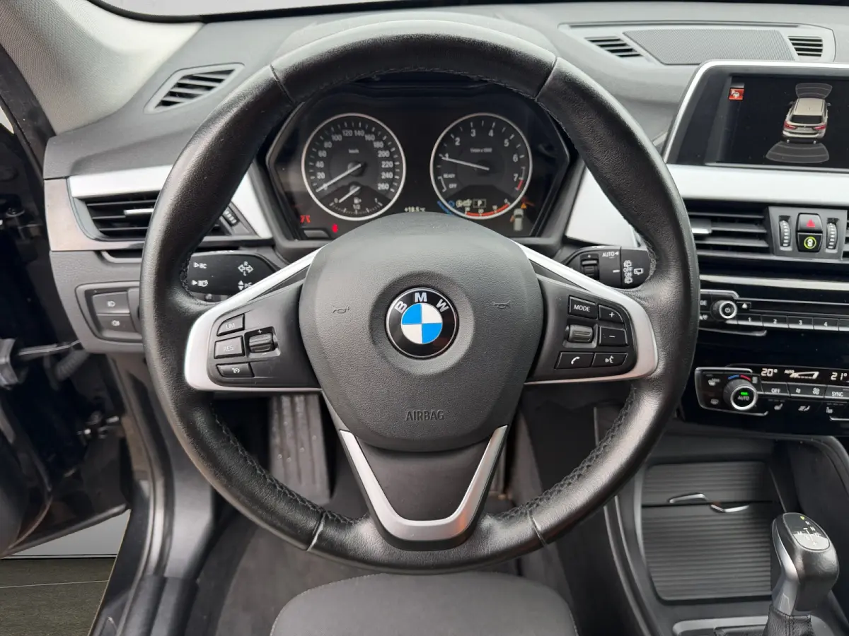 sDrive18i High Executive Aut- Lane Assist, Park Assist, Trekhaak, Xenon Led, Privacy Glass