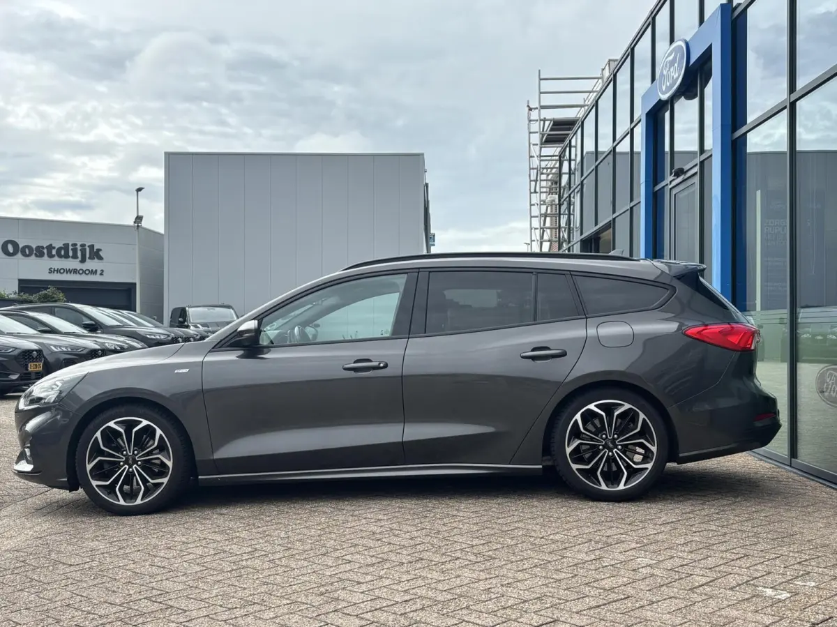 1.0 EcoBoost ST Line 125PK Automaat Winterpack Camera Cruise Navi Carplay Full-LED 18'' Velgen All-Seasons Climate Privacy Glass *Sportief*