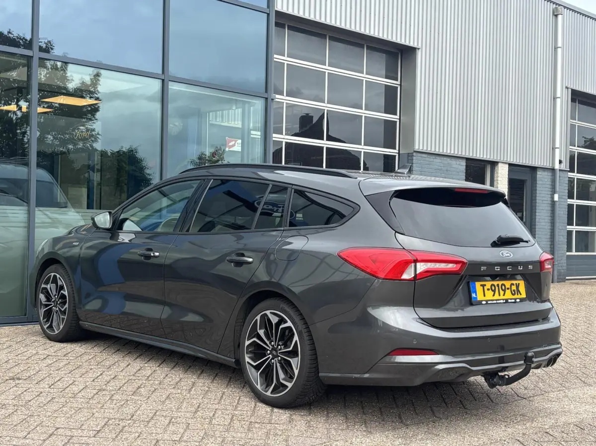 1.0 EcoBoost ST Line 125PK Automaat Winterpack Camera Cruise Navi Carplay Full-LED 18'' Velgen All-Seasons Climate Privacy Glass *Sportief*