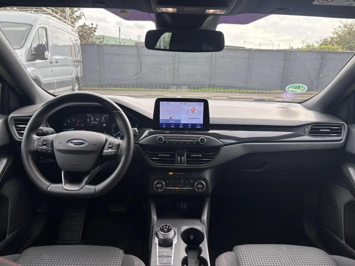 1.0 EcoBoost ST Line 125PK Automaat Winterpack Camera Cruise Navi Carplay Full-LED 18'' Velgen All-Seasons Climate Privacy Glass *Sportief*