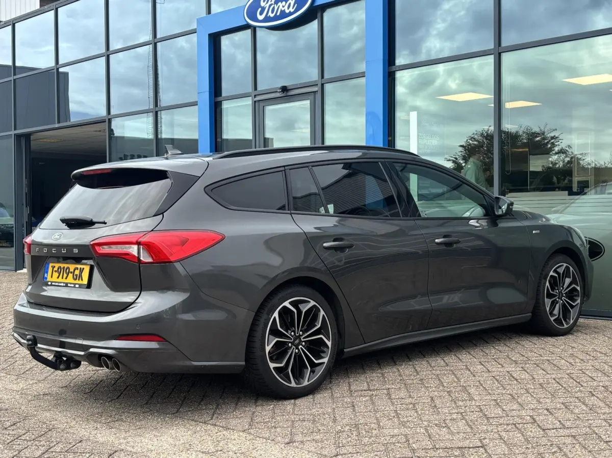 1.0 EcoBoost ST Line 125PK Automaat Winterpack Camera Cruise Navi Carplay Full-LED 18'' Velgen All-Seasons Climate Privacy Glass *Sportief*