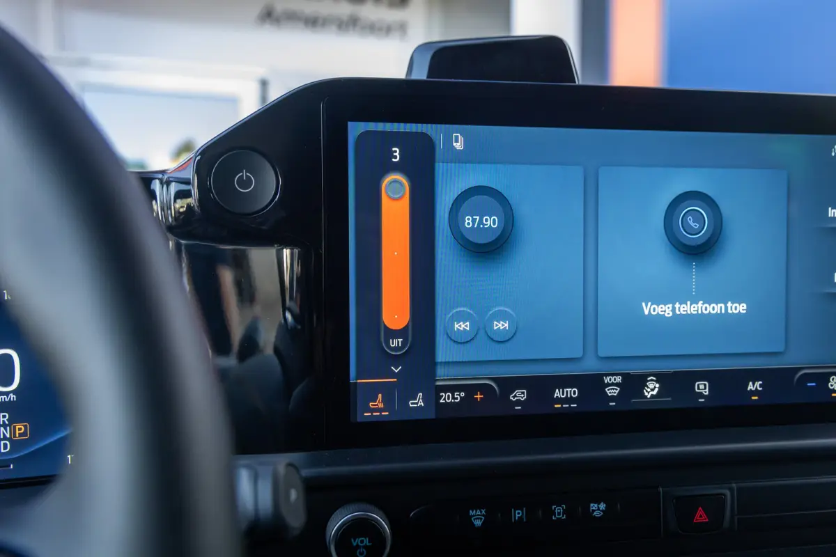 Cust. 340 L2H1 Limited 71 kWh | Nieuwe bus! | Camera | Apple Carplay/Android Auto | Stuur/stoel/voorruit verwarming | Digitaal dashboard | 2 zitplaatsen rechtsvoor | Achteruitrijcamera | App