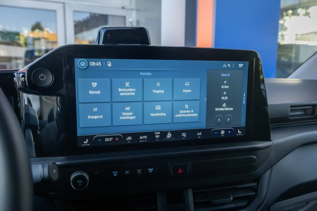 Cust. 340 L2H1 Limited 71 kWh | Nieuwe bus! | Camera | Apple Carplay/Android Auto | Stuur/stoel/voorruit verwarming | Digitaal dashboard | 2 zitplaatsen rechtsvoor | Achteruitrijcamera | App