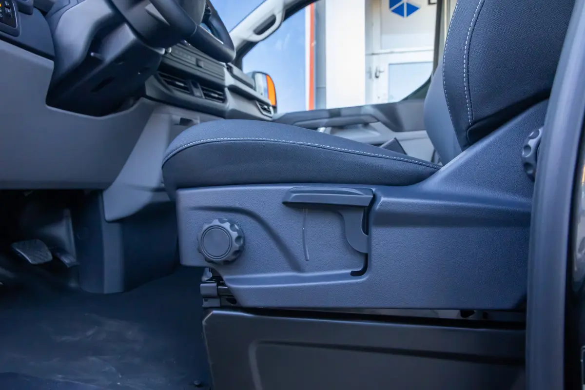 Cust. 340 L2H1 Limited 71 kWh | Nieuwe bus! | Camera | Apple Carplay/Android Auto | Stuur/stoel/voorruit verwarming | Digitaal dashboard | 2 zitplaatsen rechtsvoor | Achteruitrijcamera | App