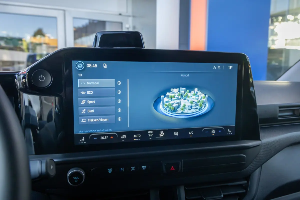 Cust. 340 L2H1 Limited 71 kWh | Nieuwe bus! | Camera | Apple Carplay/Android Auto | Stuur/stoel/voorruit verwarming | Digitaal dashboard | 2 zitplaatsen rechtsvoor | Achteruitrijcamera | App