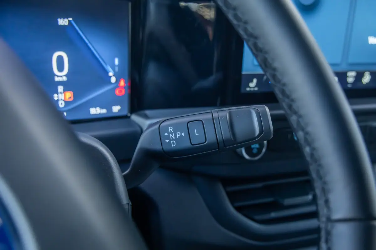 Cust. 340 L2H1 Limited 71 kWh | Nieuwe bus! | Camera | Apple Carplay/Android Auto | Stuur/stoel/voorruit verwarming | Digitaal dashboard | 2 zitplaatsen rechtsvoor | Achteruitrijcamera | App