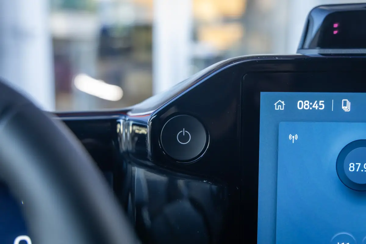 Cust. 340 L2H1 Limited 71 kWh | Nieuwe bus! | Camera | Apple Carplay/Android Auto | Stuur/stoel/voorruit verwarming | Digitaal dashboard | 2 zitplaatsen rechtsvoor | Achteruitrijcamera | App
