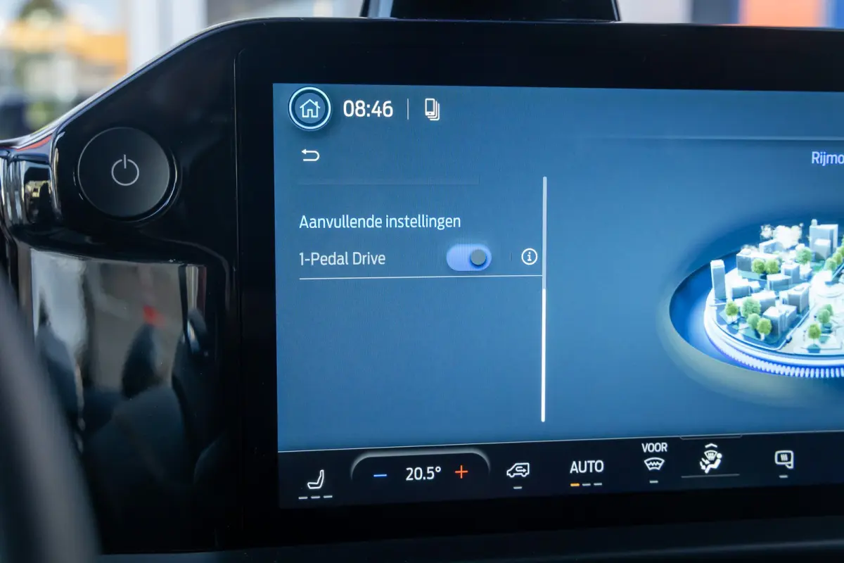 Cust. 340 L2H1 Limited 71 kWh | Nieuwe bus! | Camera | Apple Carplay/Android Auto | Stuur/stoel/voorruit verwarming | Digitaal dashboard | 2 zitplaatsen rechtsvoor | Achteruitrijcamera | App