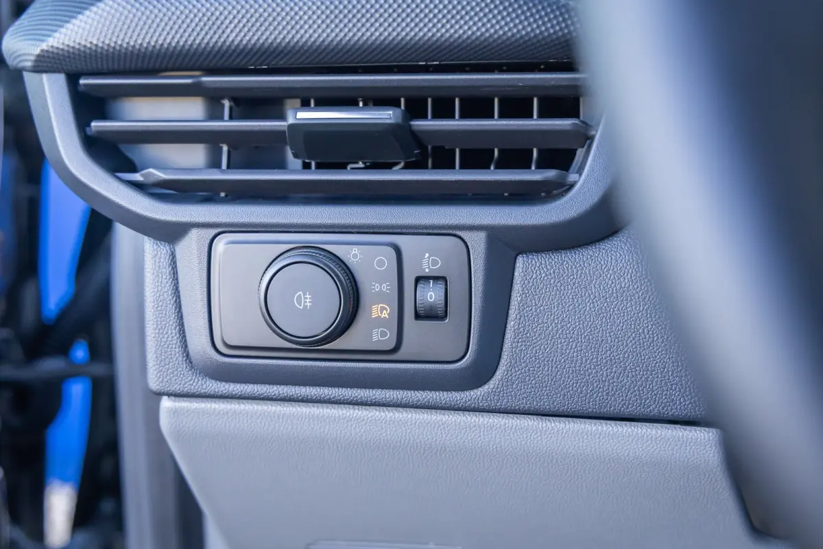 Cust. 340 L2H1 Limited 71 kWh | Nieuwe bus! | Camera | Apple Carplay/Android Auto | Stuur/stoel/voorruit verwarming | Digitaal dashboard | 2 zitplaatsen rechtsvoor | Achteruitrijcamera | App