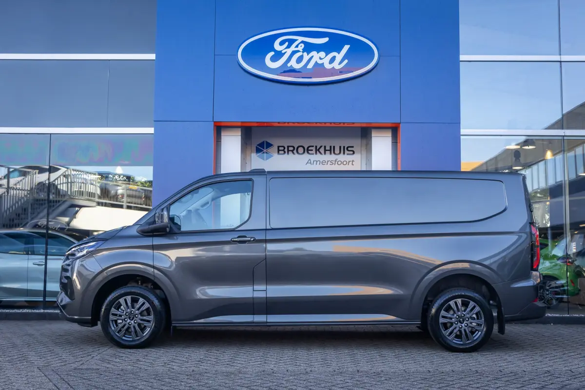 Cust. 340 L2H1 Limited 71 kWh | Nieuwe bus! | Camera | Apple Carplay/Android Auto | Stuur/stoel/voorruit verwarming | Digitaal dashboard | 2 zitplaatsen rechtsvoor | Achteruitrijcamera | App