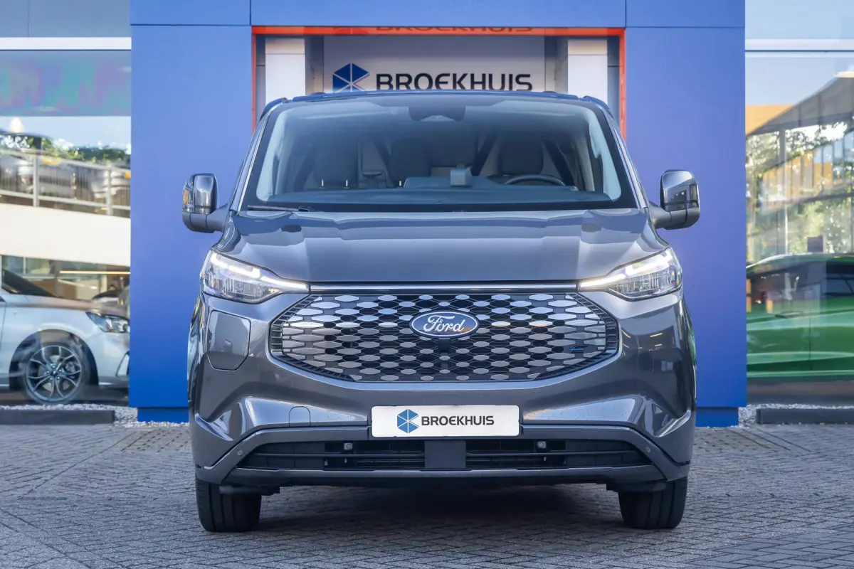 Cust. 340 L2H1 Limited 71 kWh | Nieuwe bus! | Camera | Apple Carplay/Android Auto | Stuur/stoel/voorruit verwarming | Digitaal dashboard | 2 zitplaatsen rechtsvoor | Achteruitrijcamera | App