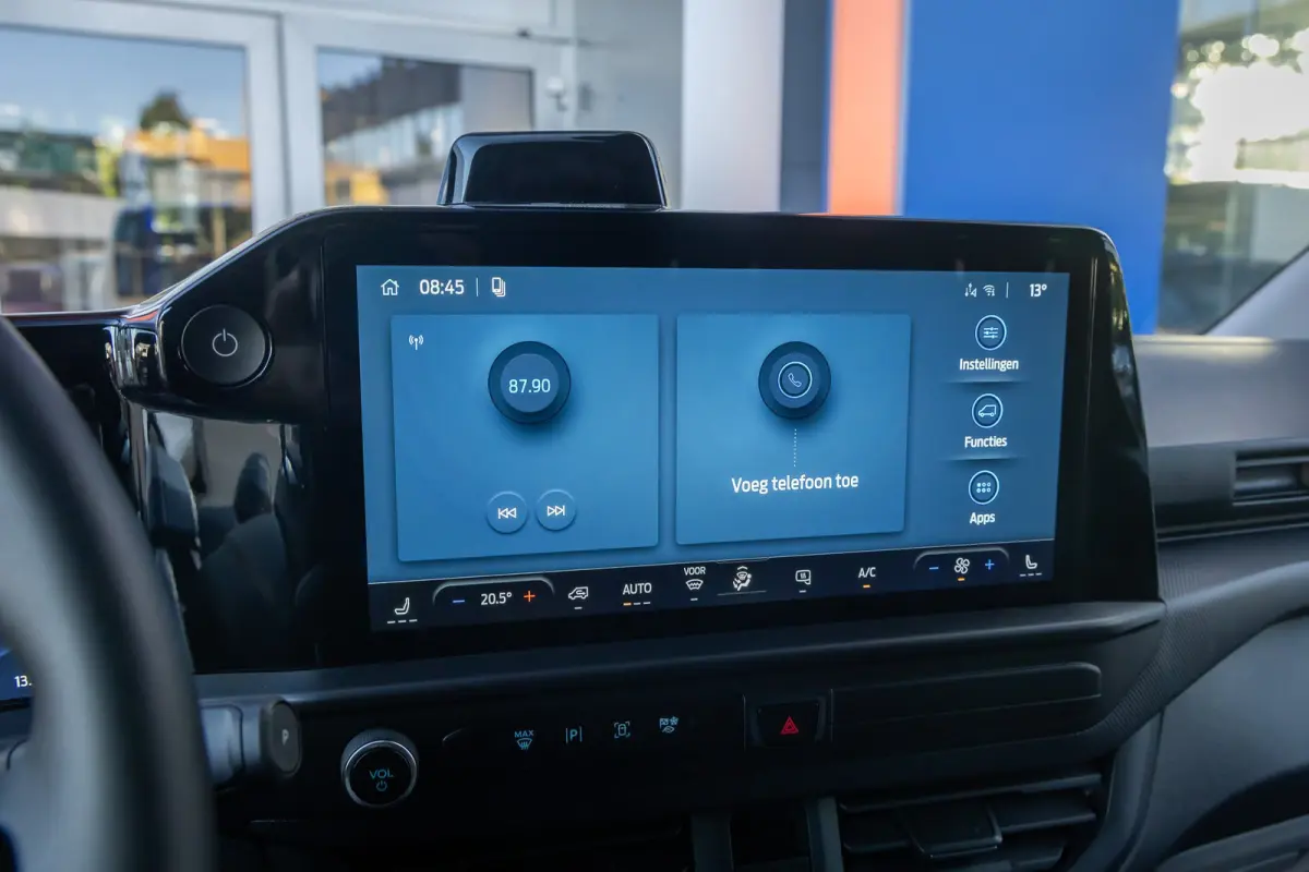 Cust. 340 L2H1 Limited 71 kWh | Nieuwe bus! | Camera | Apple Carplay/Android Auto | Stuur/stoel/voorruit verwarming | Digitaal dashboard | 2 zitplaatsen rechtsvoor | Achteruitrijcamera | App